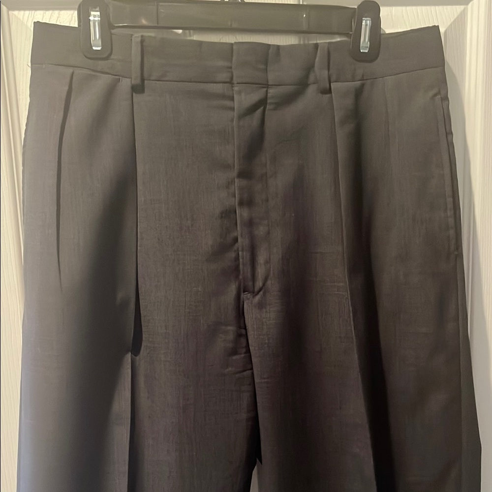 Elegant Men’s Polo by Ralph Lauren Dark Gray Suit w/Pleated Trousers